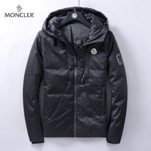 2018NH~Ύɓꂽ! MONCLER N[qbgi̔ _EWPbg