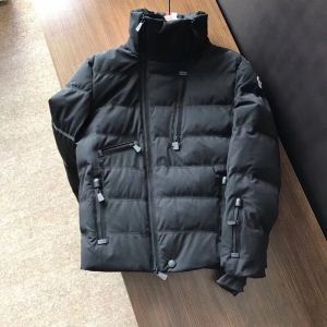 Mtgɍō MONCLER N[ _EWPbg 荢J[݌ɂ lC}㏸