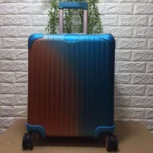 しっかりとした生地感 Rimowa  リモワ スーツケース   2019年春夏新作モデル