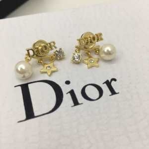 DIOR ピアス レディース デイリーコーデに取り入れやすい ディオール スーパーコピー パール 金 ロゴ 通販 お手頃なプライス