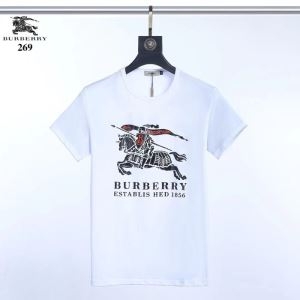 春夏におすすめの着こなし方  半袖Tシャツ3色可選  コーデをより素敵に見せる バーバリー BURBERRY