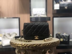 ショルダーバッグ CHANEL 新作 最旬なトレンド感溢れ シャネル バッグ コーデ レディース コピー 2020限定 黒白 最低価格